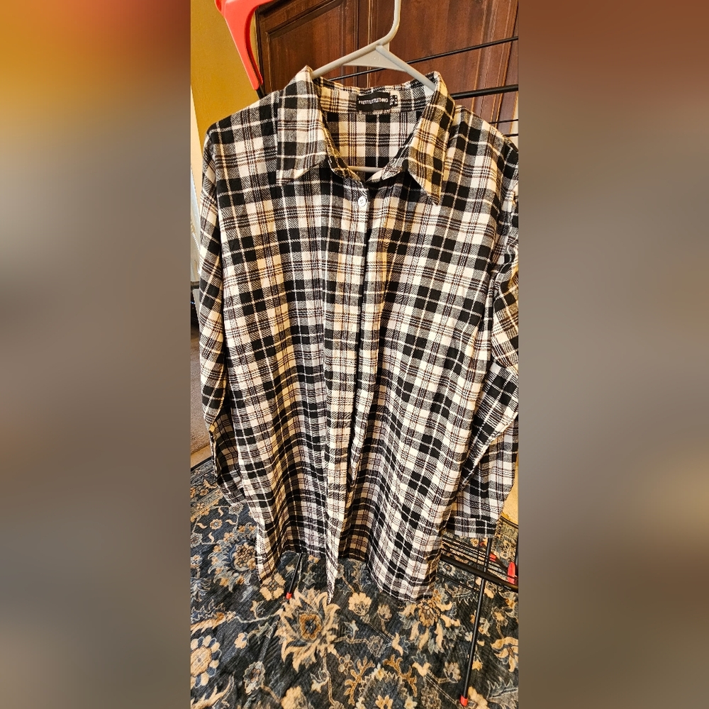 PrettyLittleThing Black and White Plaid Button Down Shirt